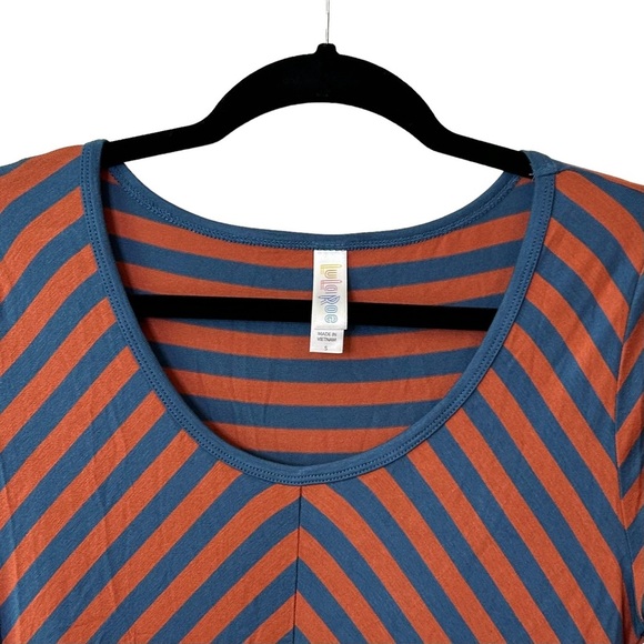LuLaRoe Classic Tee Short Sleeve Striped Pullover SZ Small Gray & Red Casual NEW - Picture 2 of 5